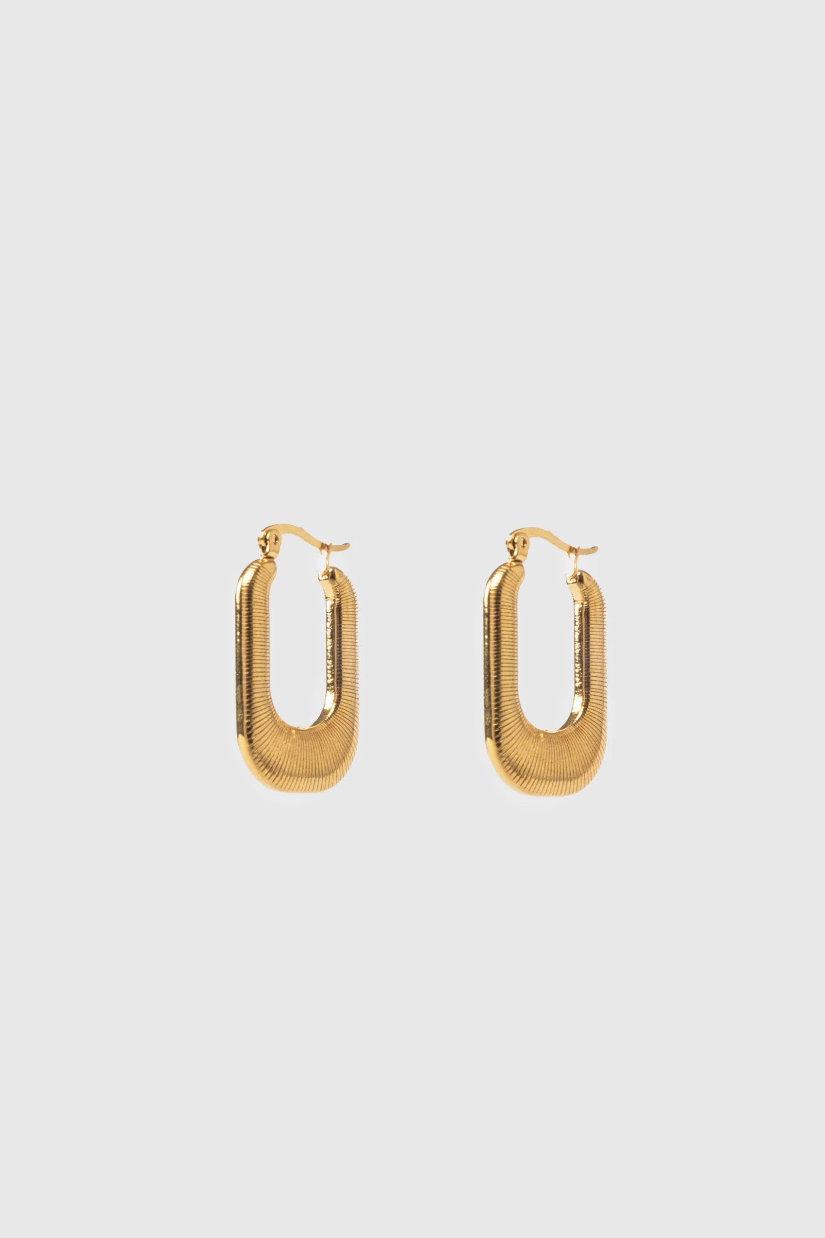 Oval earrings gold