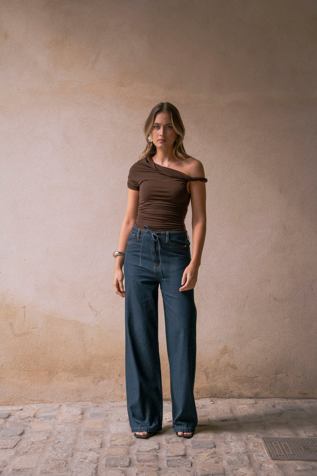 Asymmetric Body Brown: Tall