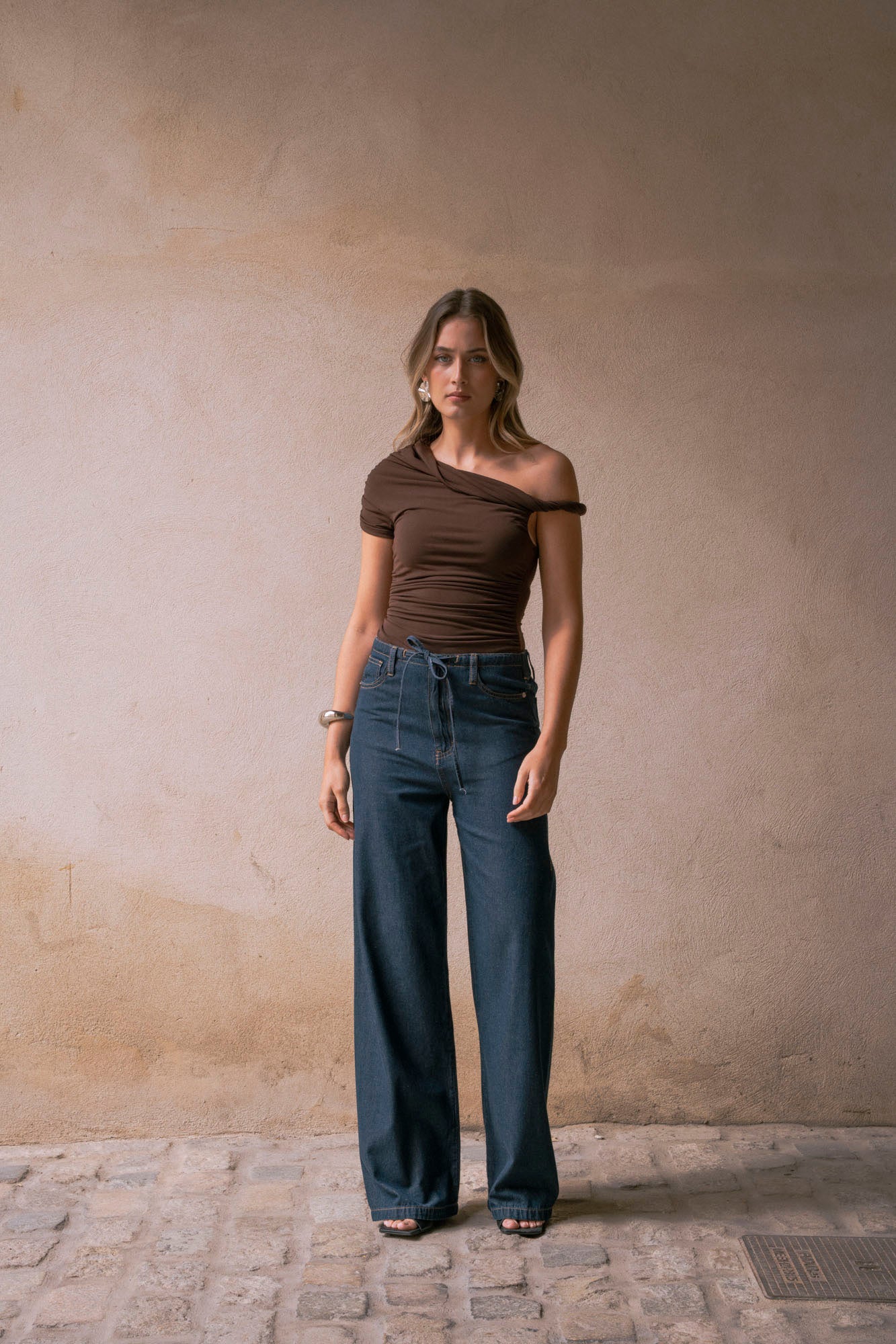 Asymmetric Body Brown: Tall