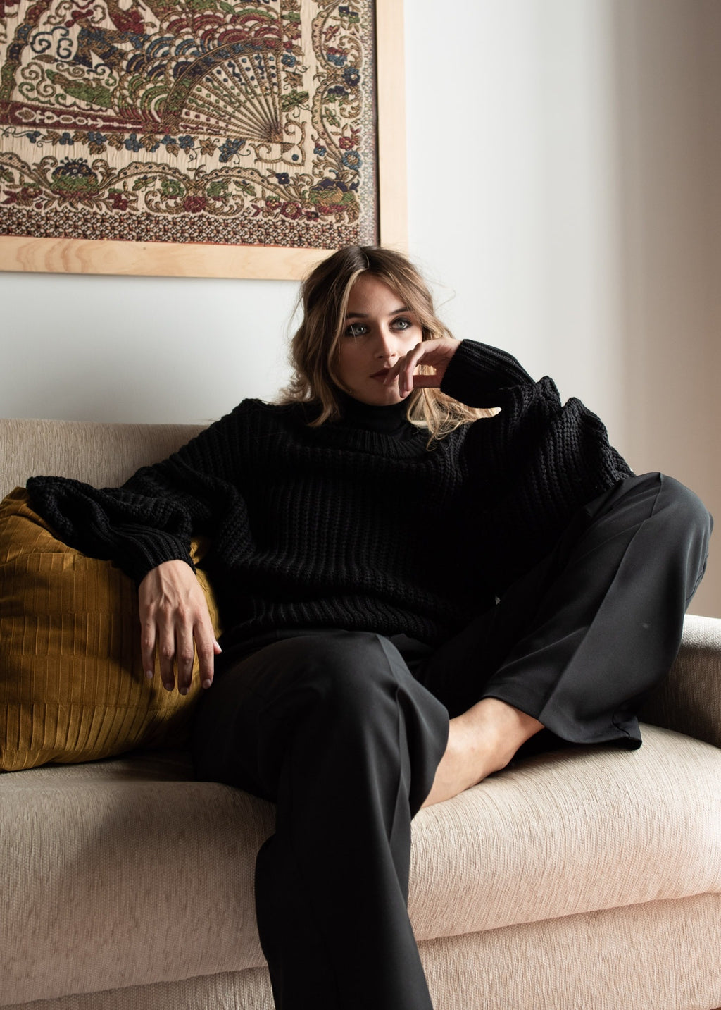 Oversized Knit Black: extra long sleeves