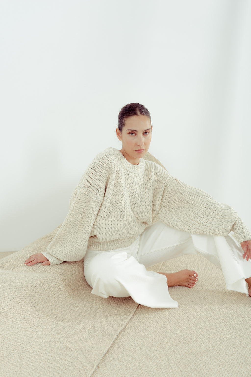 Oversized Knit Beige: extra long sleeves