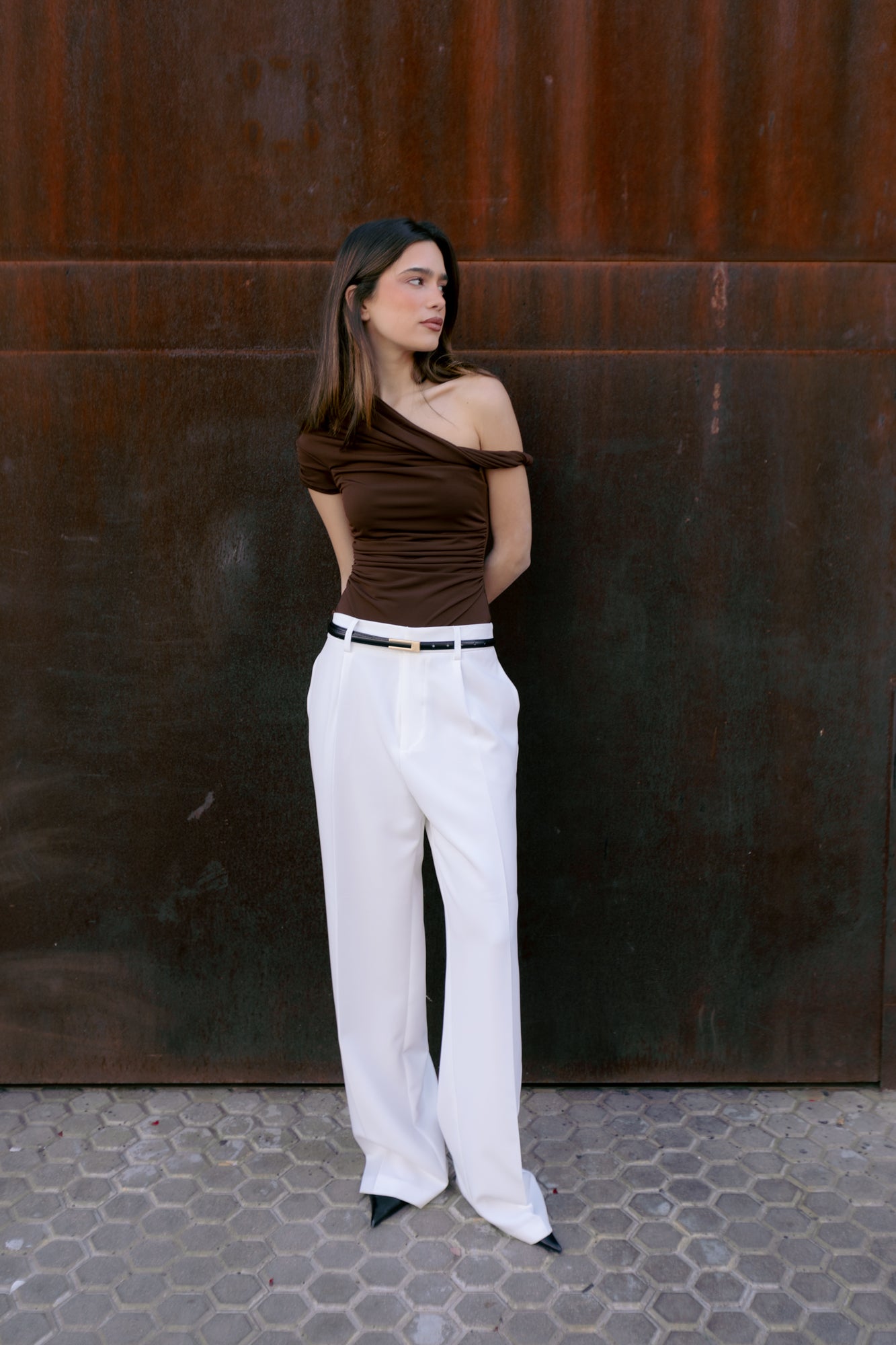 Asymmetric Body Brown: Tall