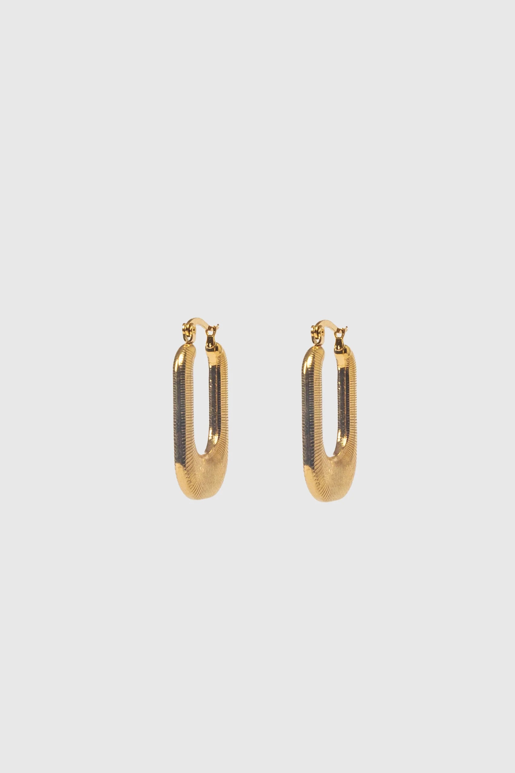 Oval earrings gold
