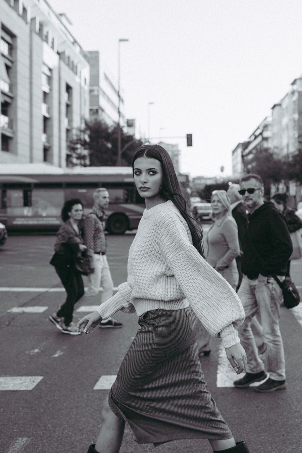 Oversized Knit Beige: extra long sleeves